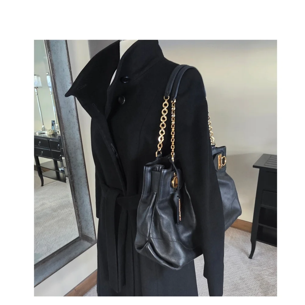 Salvatore Ferragamo Florence Gancini Shoulder Bag Black With Gold Hardware - Picture 2 of 10